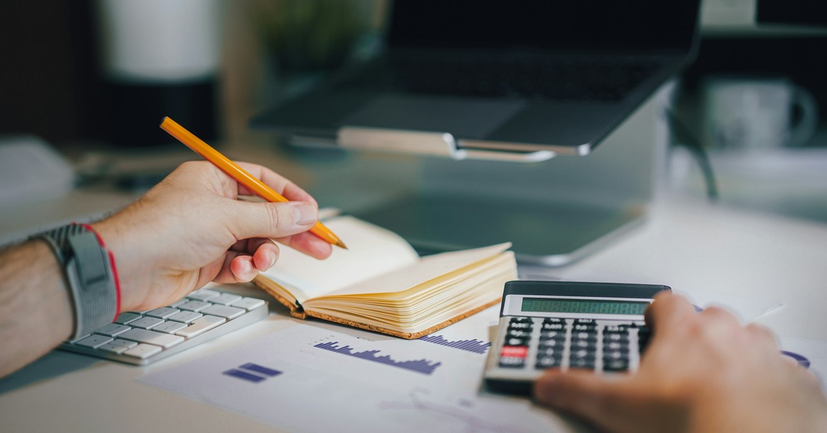 Applicant calculating their Australia PR points test score with a calculator and notebook